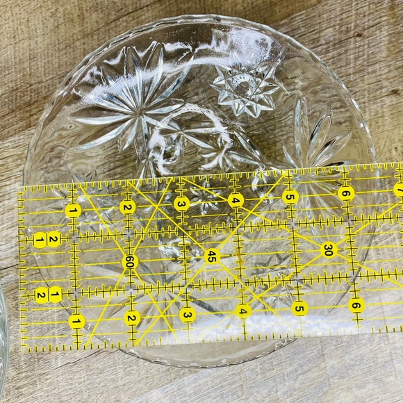 Set of 2 matching 6.5” Anchor Hocking Starburst Glass Candy Dishes Pressed Cut - Picture 10 of 11